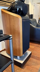 Bowers and Wilkins 800N