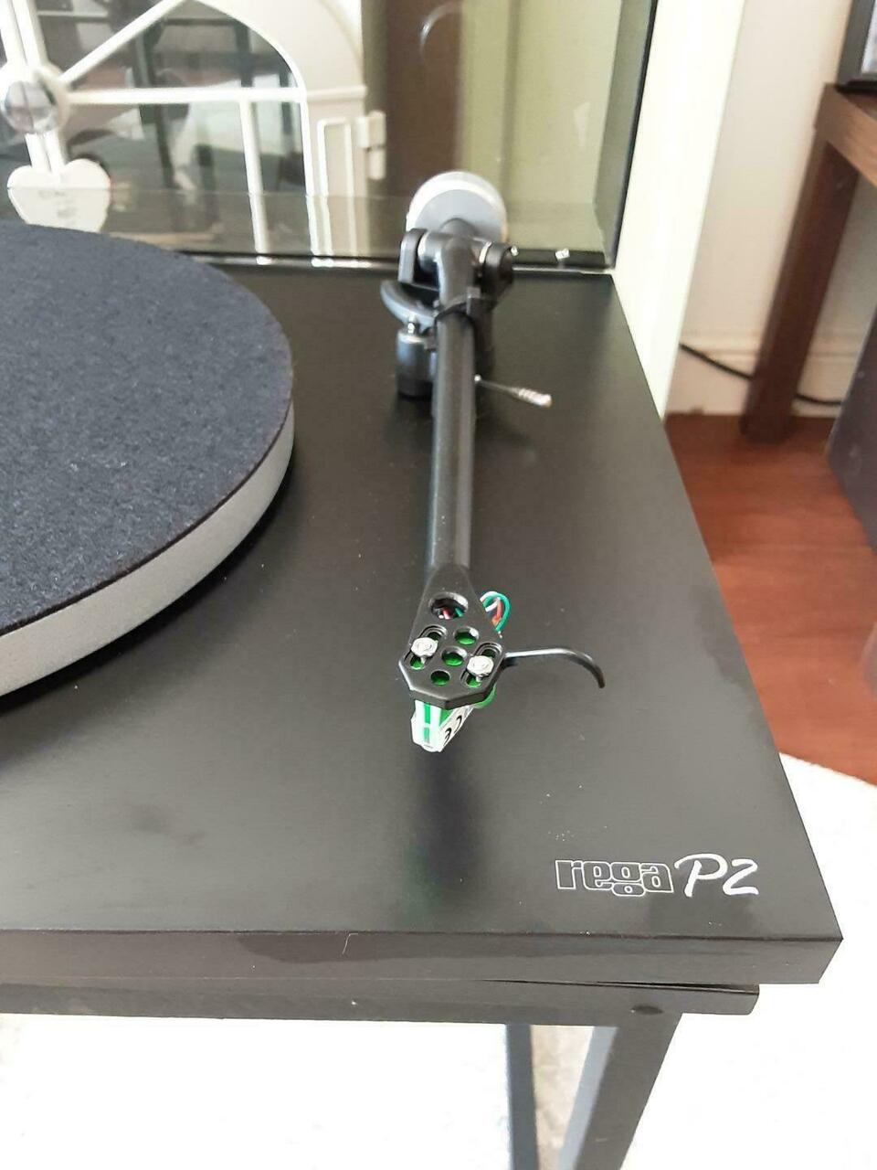 Rega Planar 2 Turntable with Arm & Rega Cartridge Rega Planar 2