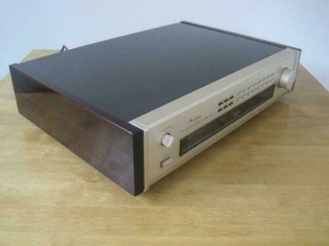 Accuphase T-108 FM Tuner Accuphase T-108 FM Tuner