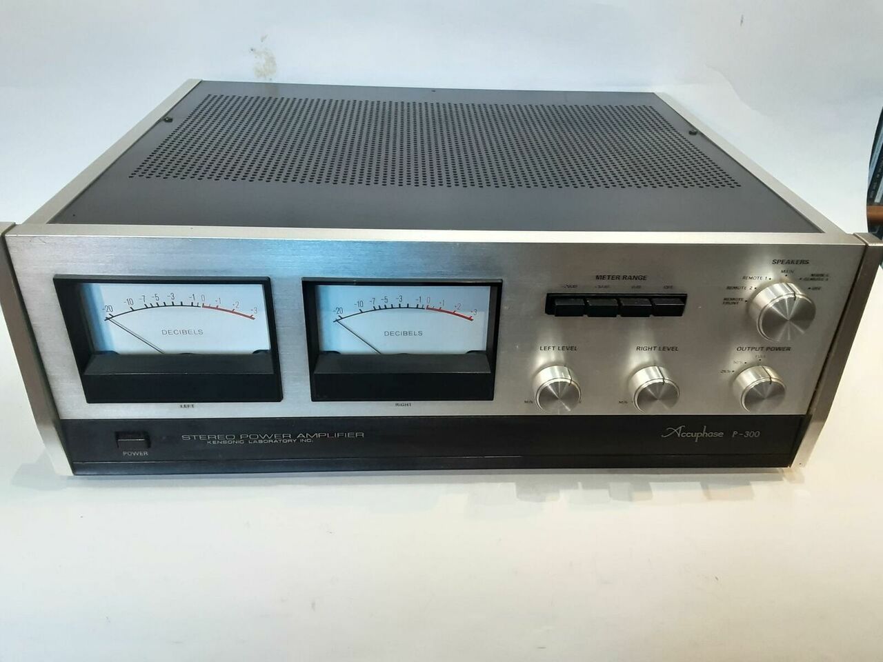 Accuphase P300 Power Amp in Timewarp Condition