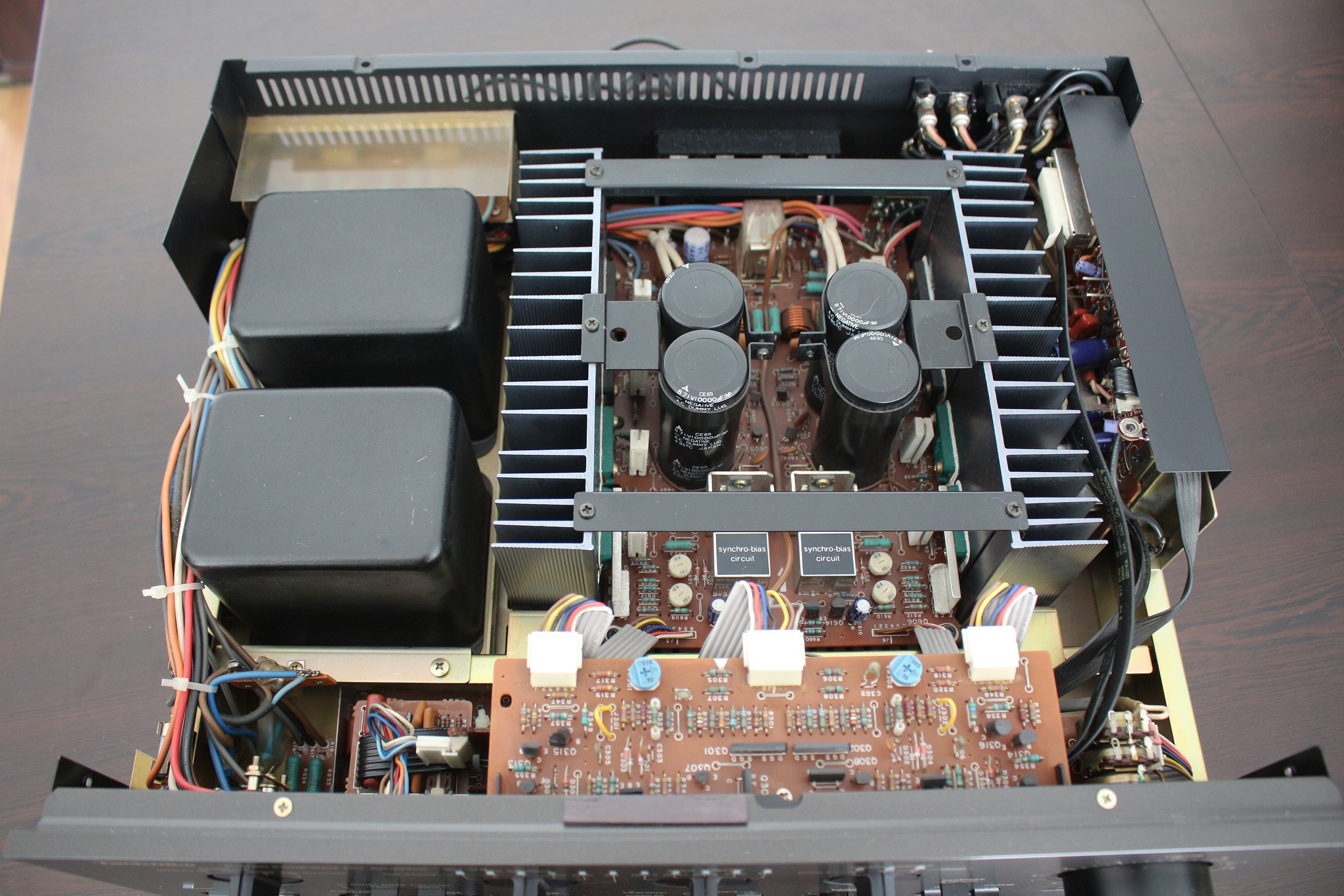 Technics TECHNICS SU-V8 Technics SU-V8 Sıfır Ayarında Entegre DC