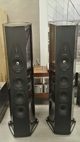 Sonus Faber Lilium speakers in black pair