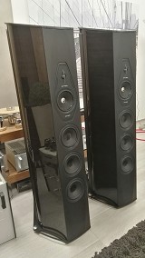Sonus Faber Lilium speakers in black pair