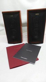 Sonus Faber Guarneri Momento Speakers & Stands Boxed