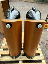 Bowers and Wilkins 802 Nautilus 